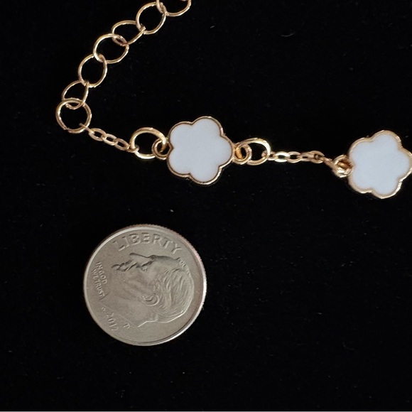 Trendy Gold & White Clover Flower Bracelet - Picture 4 of 6